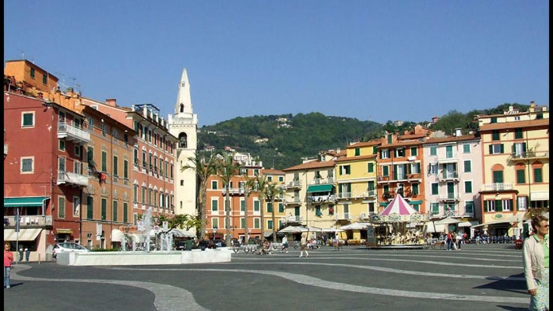 Cocoon, Atypical Flat In Historic Center & Breakfast Appartement Sarzana Buitenkant foto