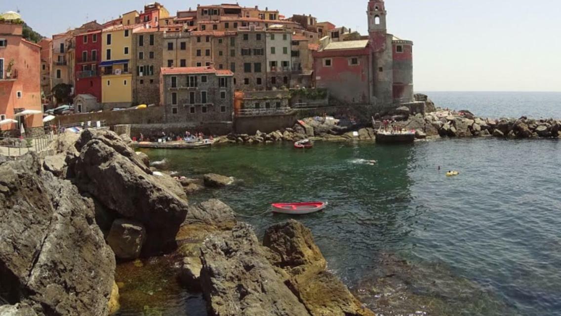 Cocoon, Atypical Flat In Historic Center & Breakfast Appartement Sarzana Buitenkant foto